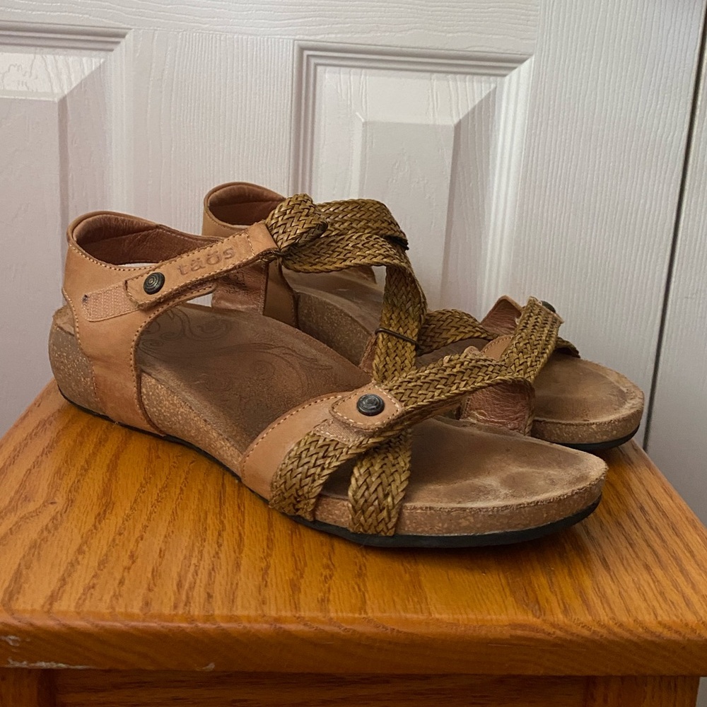täōs Trulie Camel Woven Leather Strappy‎ Cork Comfort Sandal SZ 41 (10-10.5)